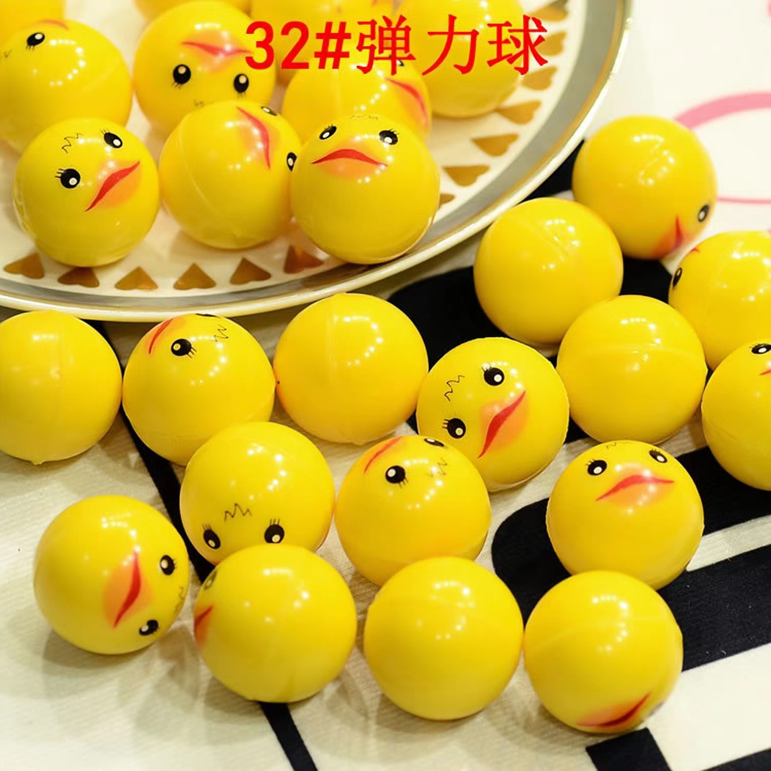 Party Games Egg - 32 มม.Bouncing Balls ลูกบอลพลาสติกเป็ดสีเหลืองเล็กๆเกมลูกบอลเครื่องบิดไข่บิดของเล่น
